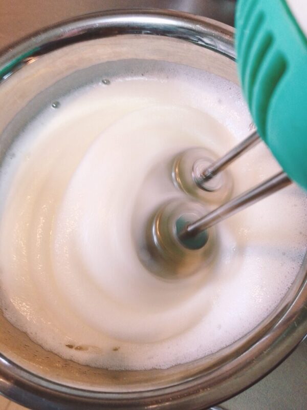 Mix the chiffon cake meringue at medium speed