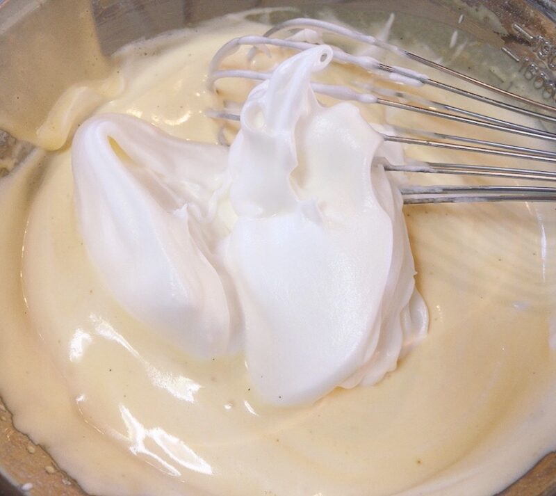 Mix the meringue with the egg yolk dough of the chiffon cake