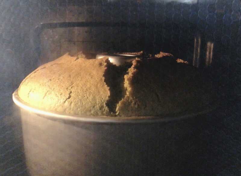 Matcha chiffon cake swells in the oven and calms down