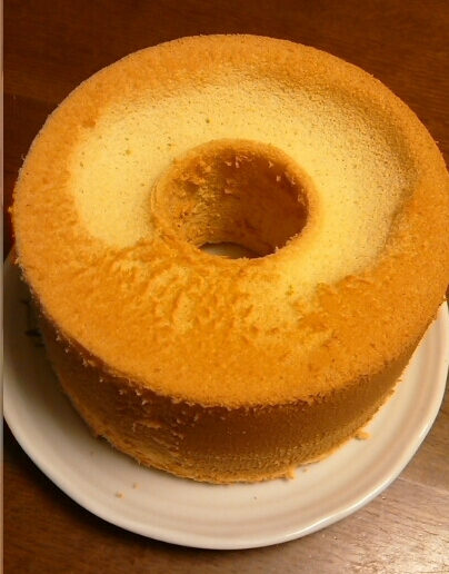 Chiffon cake failure pattern No. 1 Raise the bottom (a state where a dent is made at the bottom of the chiffon cake)